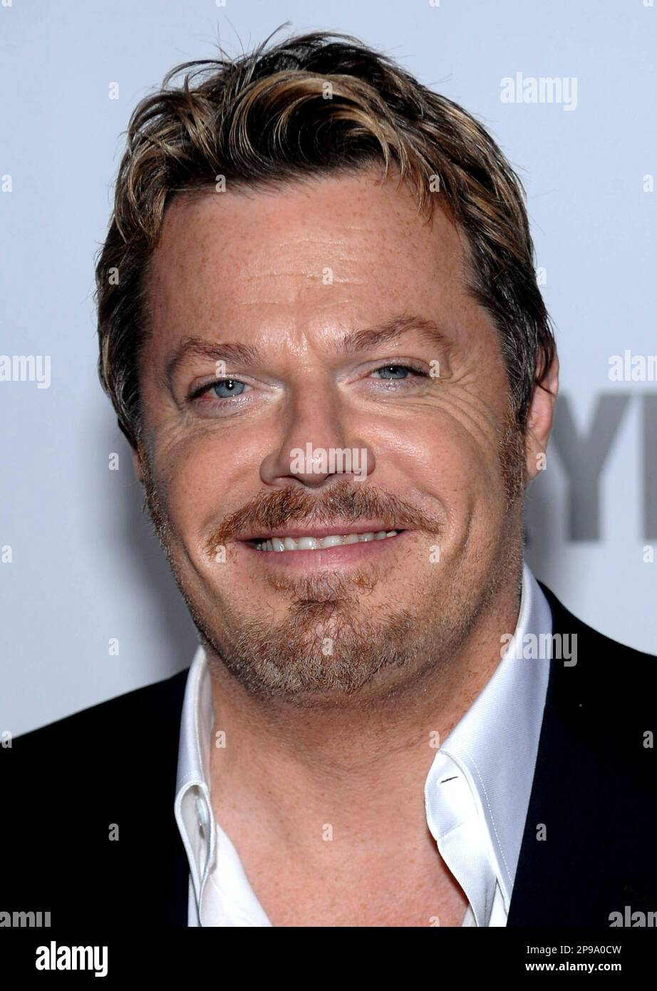 ** FILE ** In this Dec. 15, 2008 file photo, Eddie Izzard attends the world premiere of 'Valkyrie' at the Time Warner Center in New York. (AP Photo/Evan Agostini, file) Foto Stock