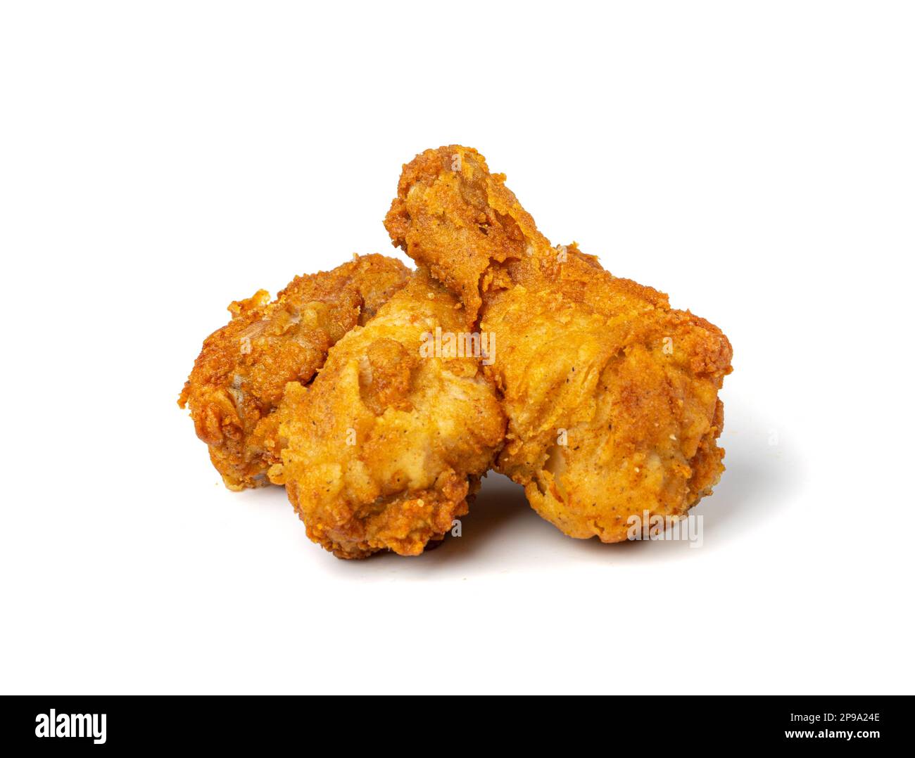 Cosce di pollo isolate, bacchetta di pollo fritta, bacchetta di pollo fritta profonda su sfondo bianco Foto Stock