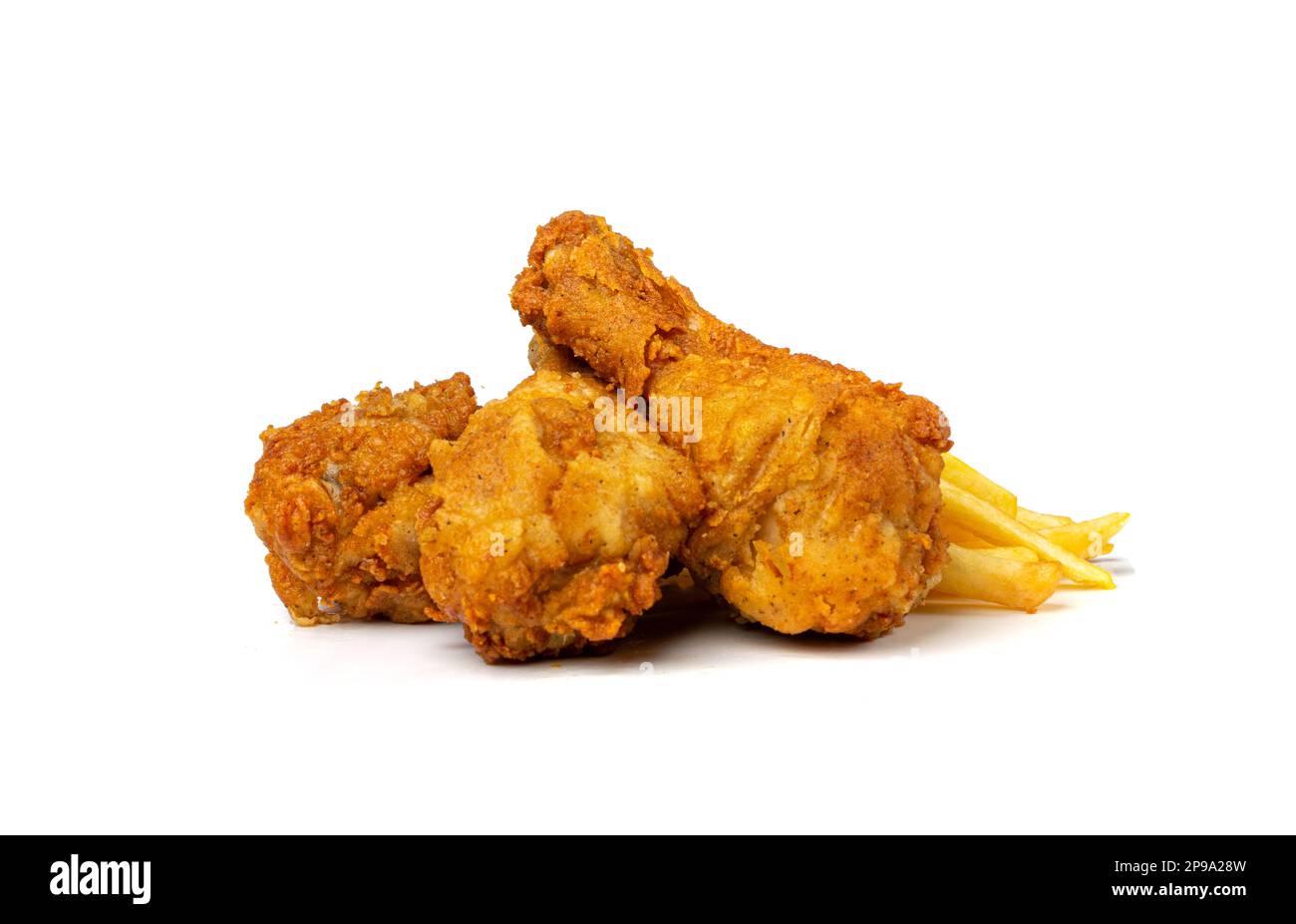 Cosce di pollo isolate, bacchetta di pollo fritta, bacchetta di pollo fritta profonda su sfondo bianco Foto Stock