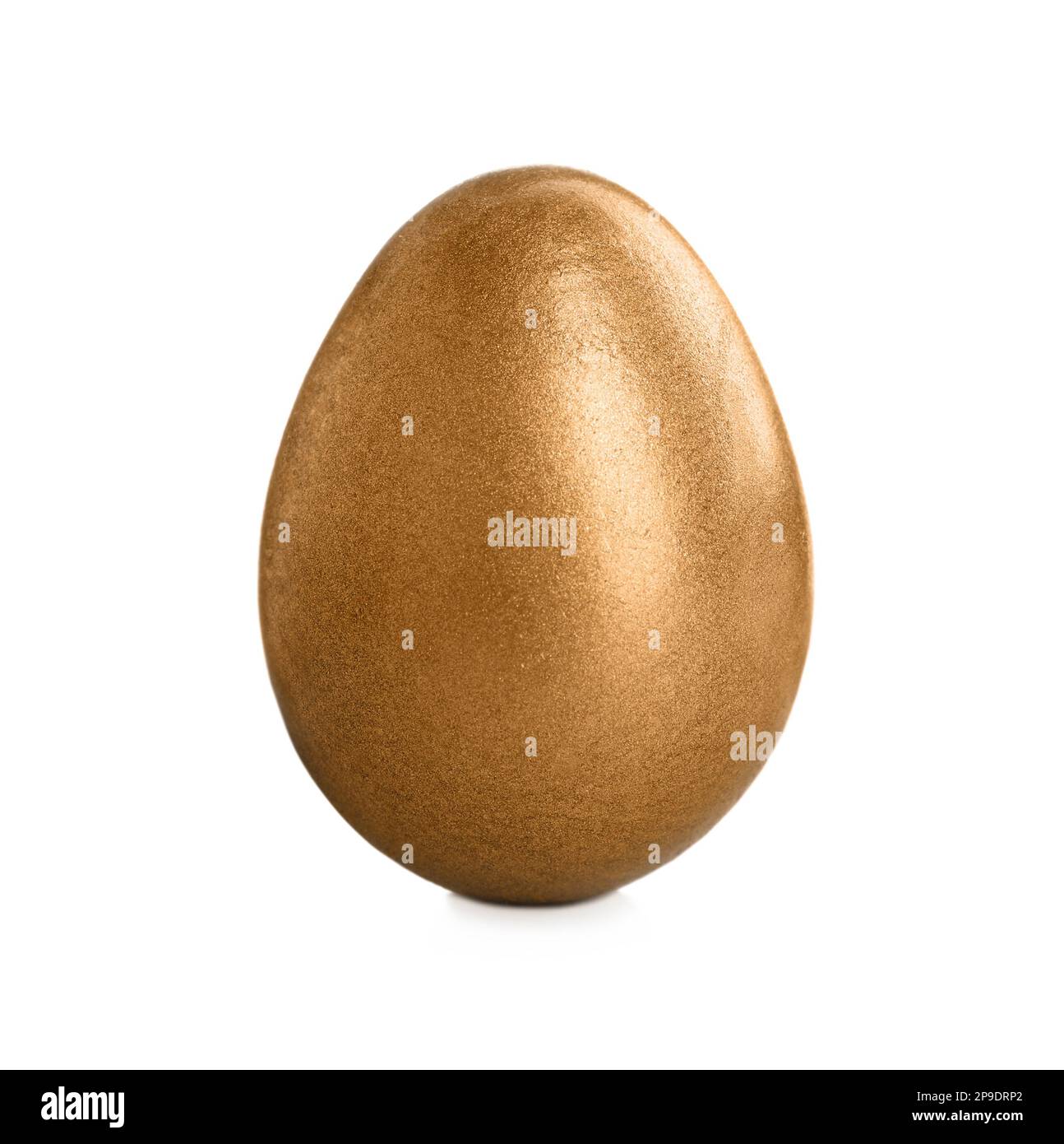 Un uovo dorato isolato su bianco. Concetto di pensione Foto Stock