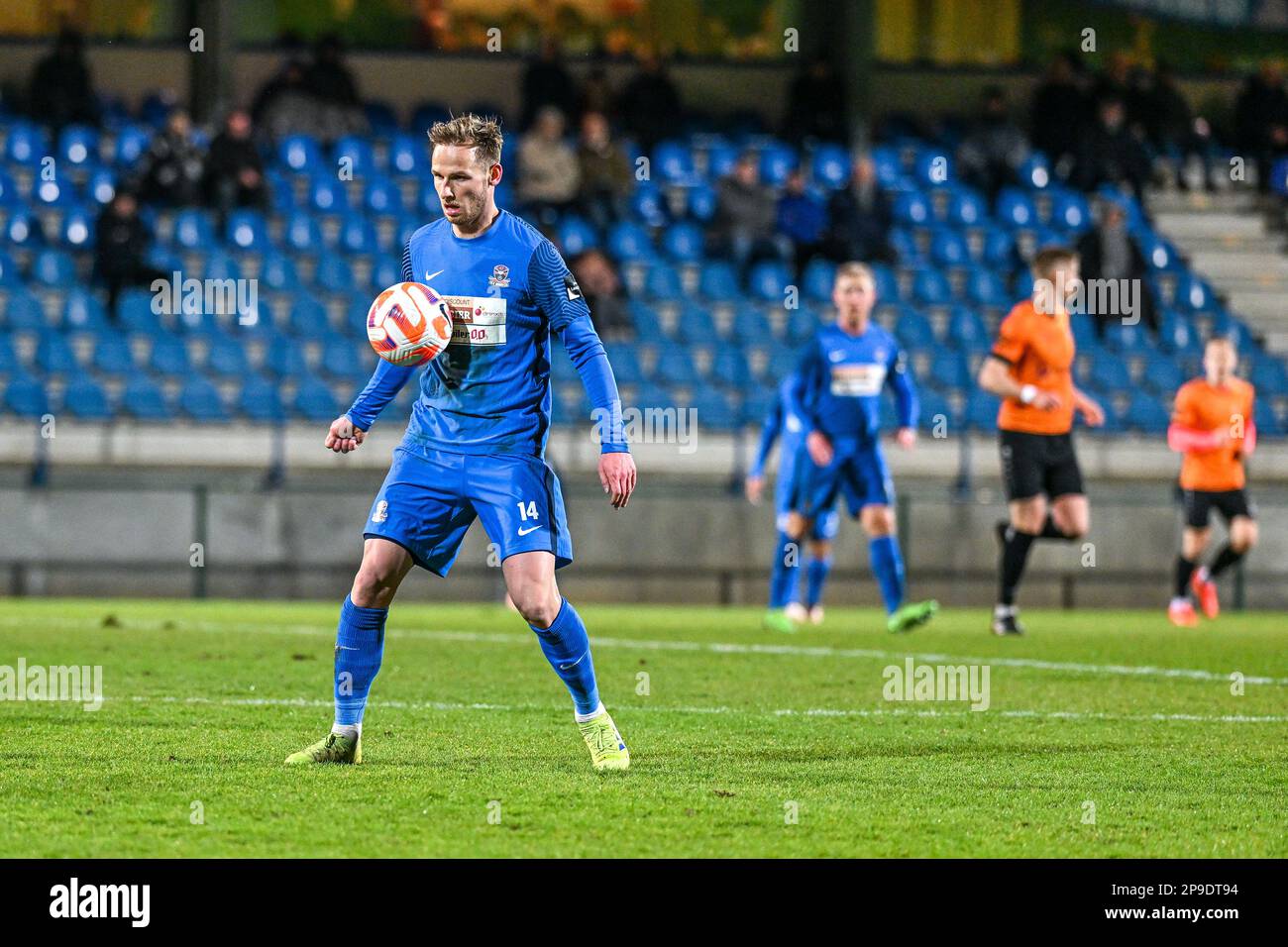 Olivier Myny (14) di Dender ha ritratto durante una partita di calcio tra FC Dender e KMSK Deinze durante il 3 ° giorno di incontro nei play-off di retrocessione Challenger Pro League per la stagione 2022-2023 , venerdì 10 marzo 2023 a Denderleeuw , Belgio . FOTO SPORTPIX | Stijn Audooren Credit: Sportpix/Alamy Live News Foto Stock