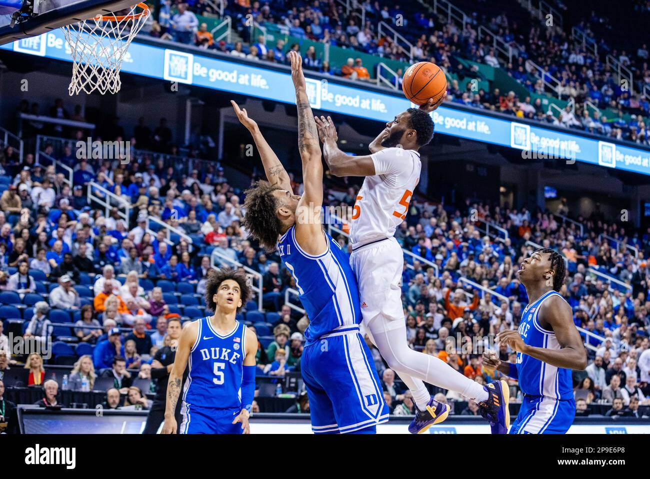 Greensboro, North Carolina, Stati Uniti. 10th Mar, 2023. Durante la semifinale del torneo Men's ACC al Greensboro Coliseum di Greensboro, North Carolina. (Scott Kinser/Cal Sport Media). Credit: csm/Alamy Live News Foto Stock