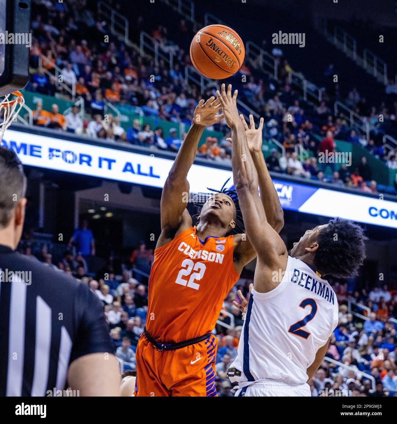 Greensboro, North Carolina, Stati Uniti. 10th Mar, 2023. Durante la semifinale del torneo Men's ACC al Greensboro Coliseum di Greensboro, North Carolina. (Scott Kinser/Cal Sport Media). Credit: csm/Alamy Live News Foto Stock