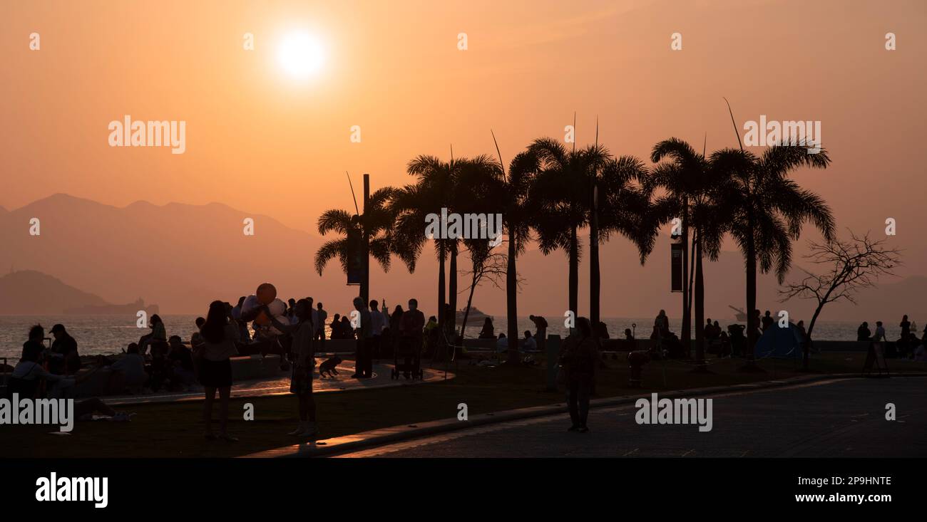 Il lungomare del quartiere culturale di Kowloon, di recente apertura, Hong Kong, Cina. Foto Stock