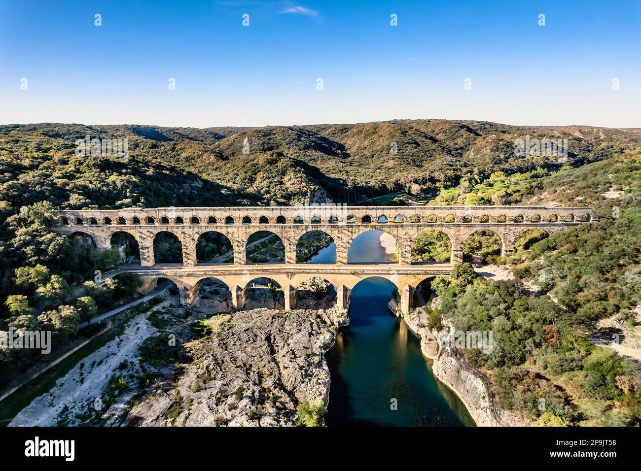 Francia. Gard (30) Vista aerea del Pont du Gard. Si tratta di un acquedotto romano a tre livelli (48m m di altezza) che si estende sul Gardon. Costruito nel 1st centur Foto Stock