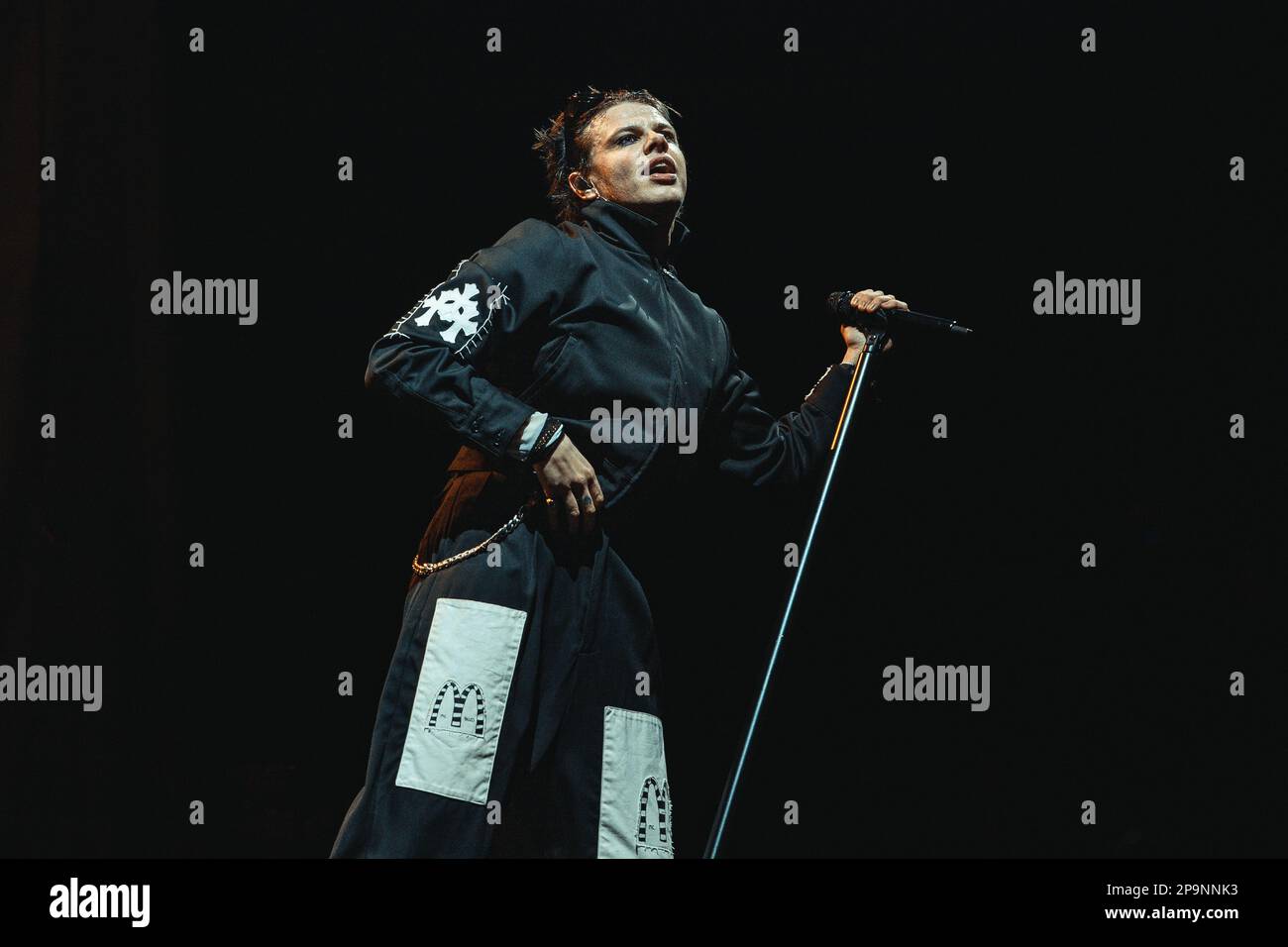 Milano, 10th Mar 2023. La cantante inglese Yungblud suona dal vivo al Mediolanum Forum di Milano. Credits: Maria Laura Arturi/Alamy Live News Foto Stock