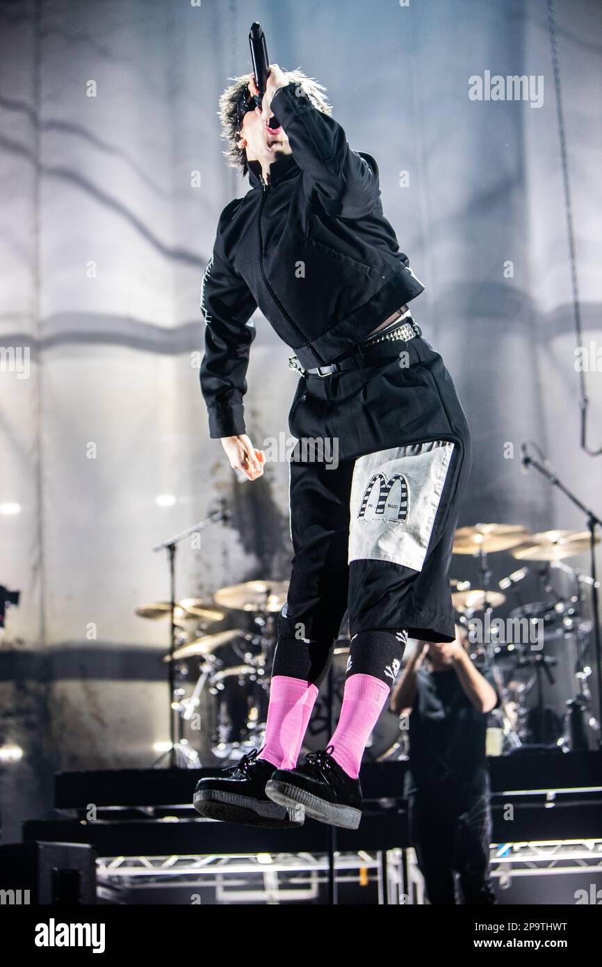 Milano Italia. 10 marzo 2023. Il cantante-compositore e attore inglese Dominic Richard Harrison, conosciuto professionalmente come YUNGBLUD, si esibisce dal vivo sul palco al Mediolanum Forum durante il 'The World Tour 2023'. Foto Stock