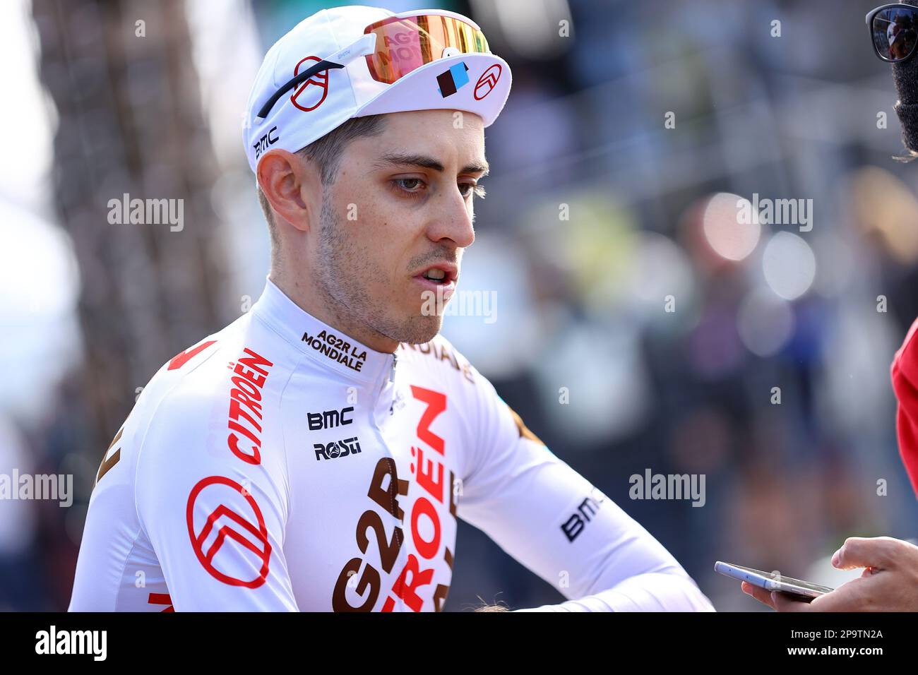 Francese Clement Berthet di AG2R Citroen nella foto al via della tappa 7 della 81st° edizione della gara ciclistica Parigi-Nizza di otto giorni, 142,9km da Nizza al col de la Couillole, Francia, sabato 11 marzo 2023. FOTO DI BELGA DAVID PINTENS Foto Stock