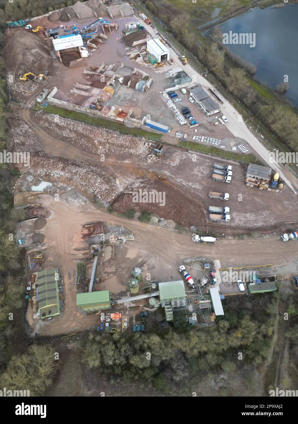 Veduta aerea delle cave di Hereford specializzate nel riciclaggio di aggregati provenienti da progetti di demolizione e costruzione nella cava di Lugg Bridge vicino a Hereford Foto Stock