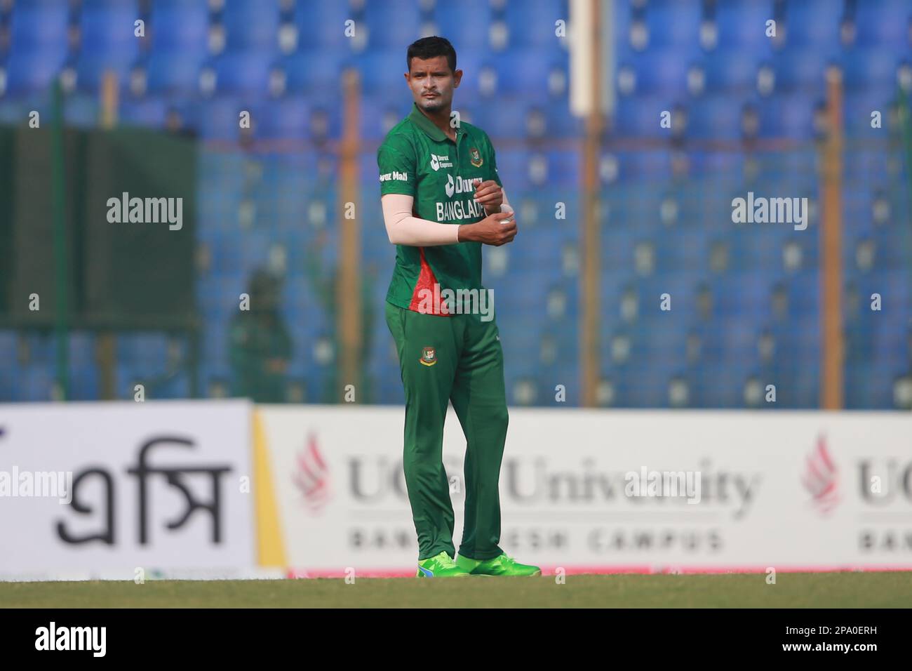 Nasum Ahmed durante il 1st T20I° incontro Bangladesh-Inghilterra di tre serie di partite allo stadio di cricket Zahur Ahmed Chowdhury, Sagorika, Chattogram, Bangladesh. Foto Stock