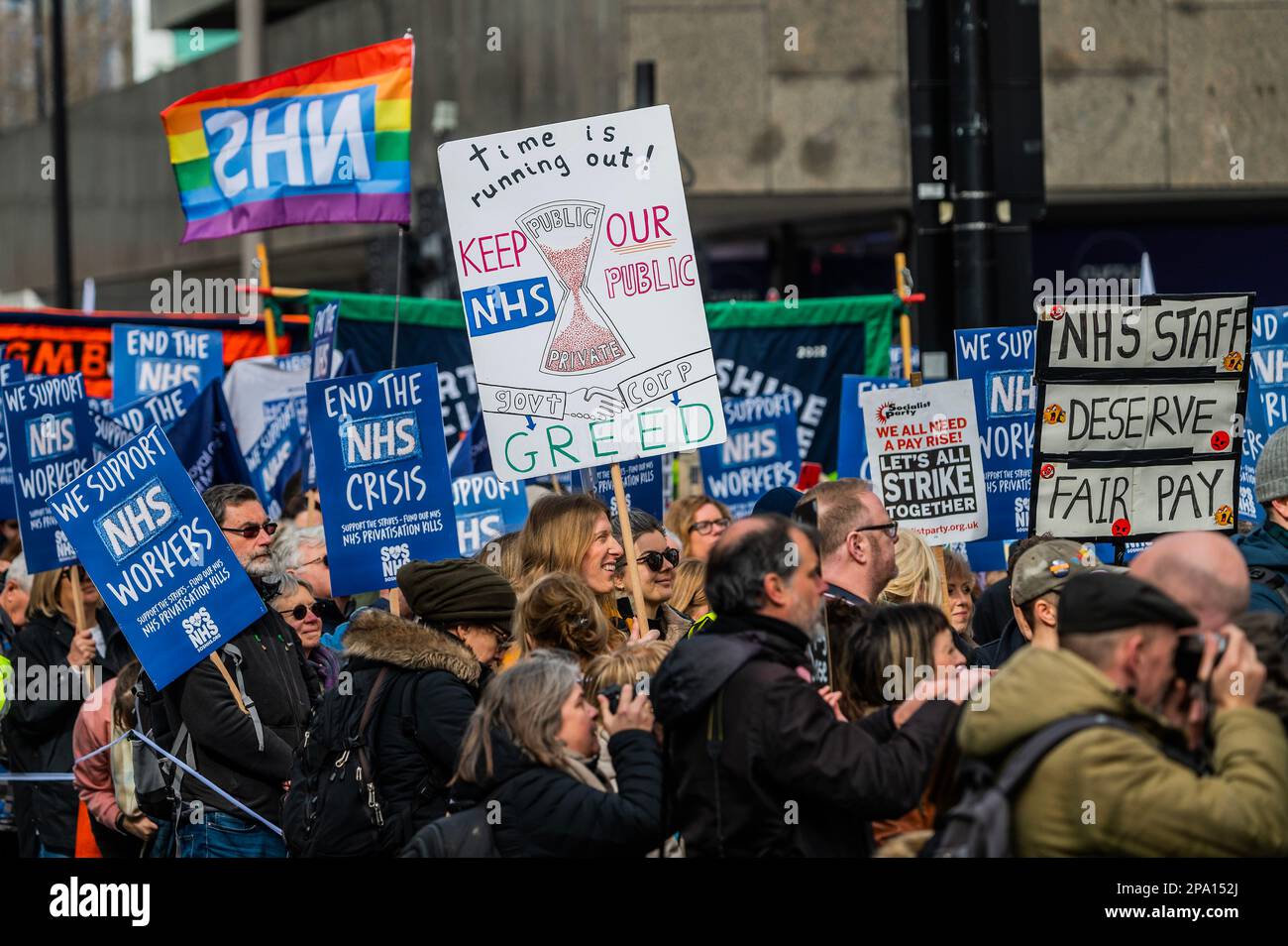 Londra, Regno Unito. 11th Mar, 2023. Salva la nostra marcia di protesta NHS e rally inizia UCLH e si dirige a Westminster. Credit: Guy Bell/Alamy Live News Foto Stock