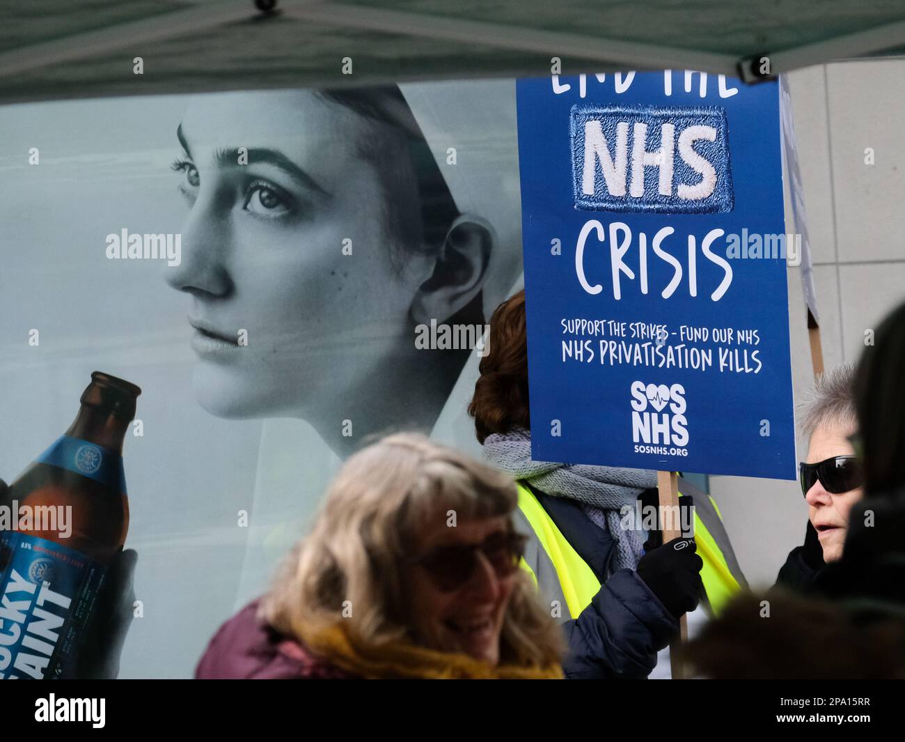 Tottenham Court Road, Londra, Regno Unito. 11th marzo 2023. Una marcia e un rally a Londra per l'NHS. Credit: Matthew Chattle/Alamy Live News Foto Stock