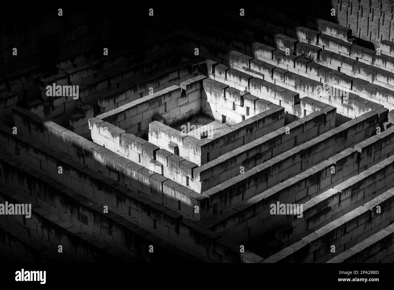 Il labirinto di pietra: concettuale per questione di libertà e di viaggio Foto Stock