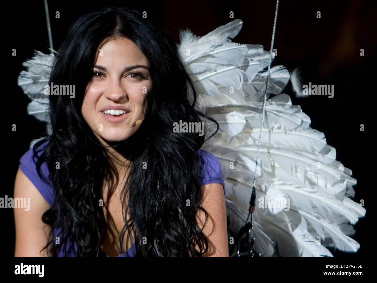 Maite Perroni, actress and member of the Mexican musical group RBD, hangs from wires during the presentation of the new Mexican soap opera "Cuidado con el Angel", or Beware of the Angel, in Mexico City, Tuesday, June 3, 2008. The soap opera will be aired on June 9. (AP Photo/Eduardo Verdugo) Foto Stock