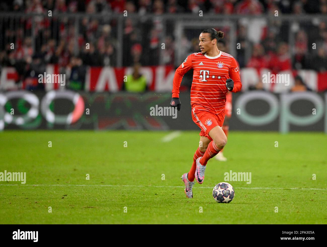 Leroy sane FC Bayern Munich FCB on the ball, CL, Champions League match, Allianz Arena, Monaco, Bayern, Germania Foto Stock