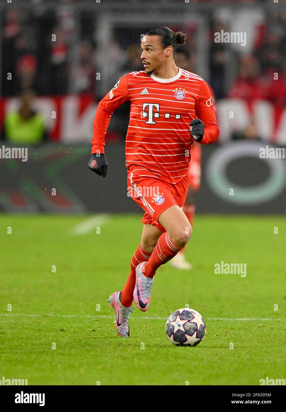 Leroy sane FC Bayern Munich FCB on the ball, CL, Champions League match, Allianz Arena, Monaco, Bayern, Germania Foto Stock