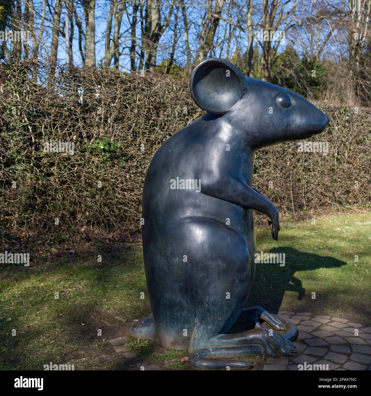 Monumento a un mouse dello scultore Kenny Hunter, Poets Path, Alloway, South Ayrshire, Scozia, Regno Unito Foto Stock