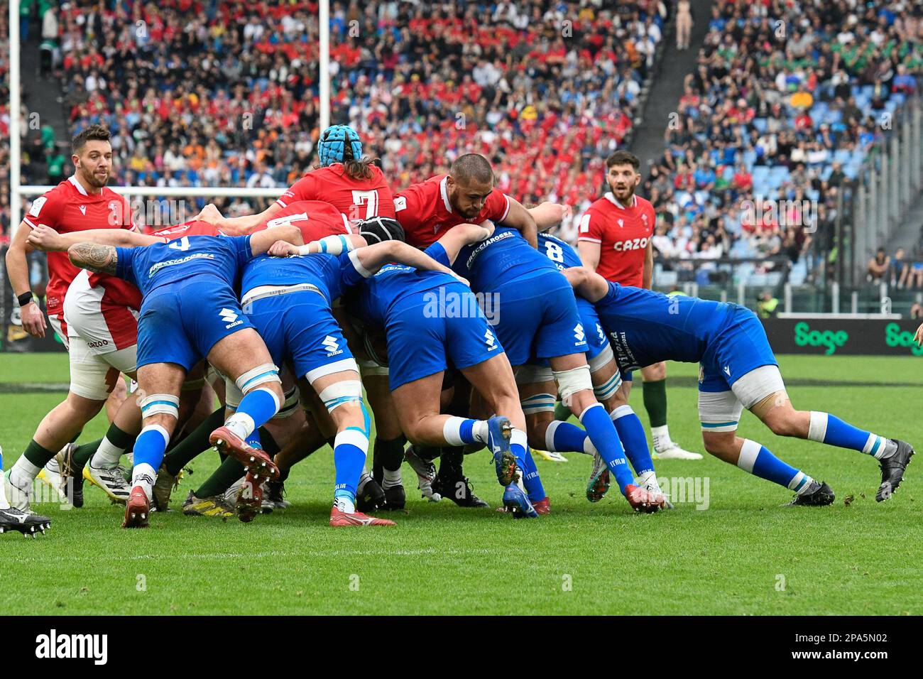 Il Galles urga il pacchetto in avanti durante Guinnes Six Nations of rugby 2023 Match, Stadio Olimpico, Italia /, UK. 11th Mar, 2023. (Foto di AllShotLive/Sipa USA) Credit: Sipa USA/Alamy Live News Foto Stock