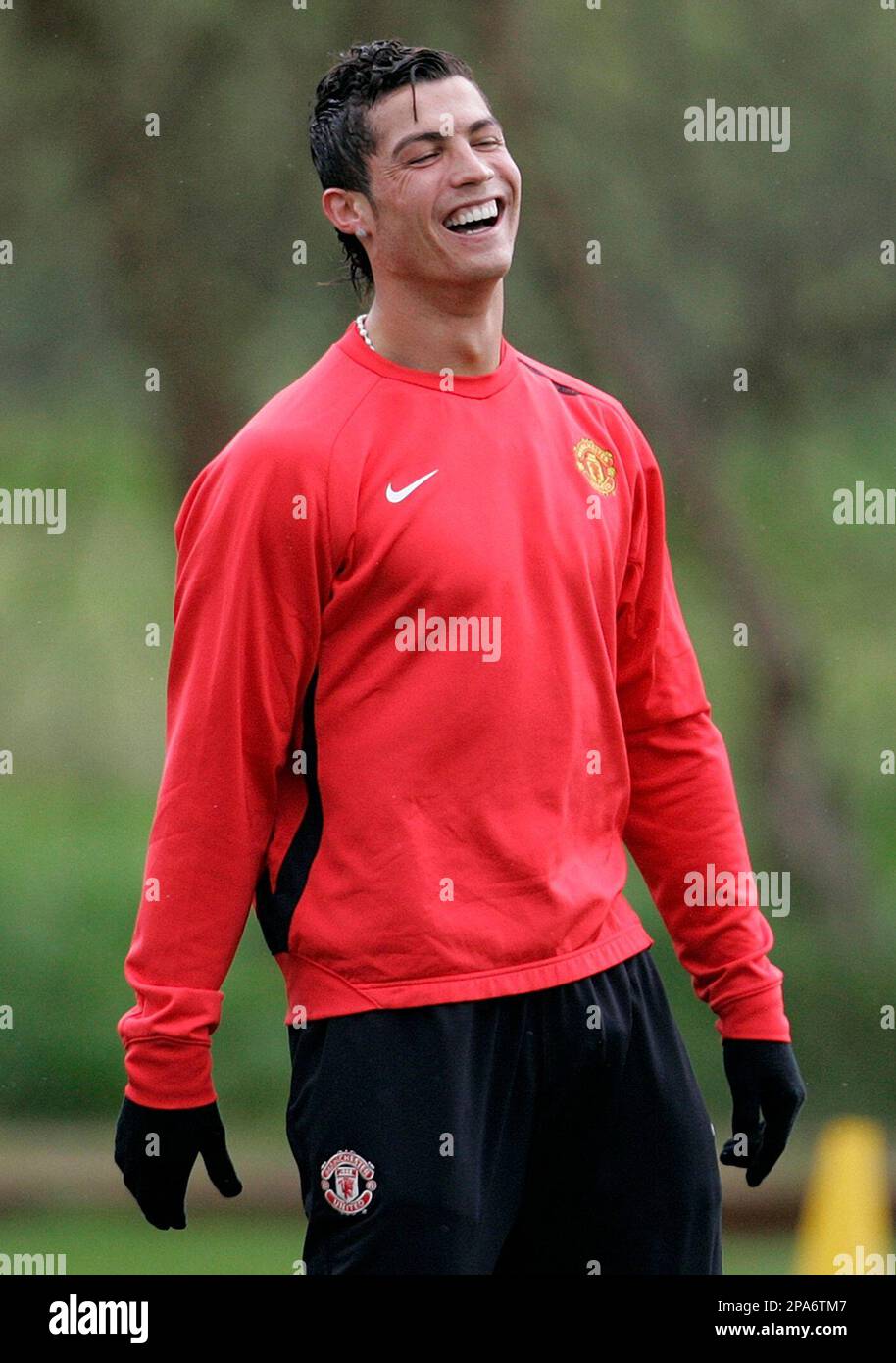 Manchester United's Cristiano Ronaldo laughs as he trains at their Carrington training complex in Manchester, England, Monday April 28, 2008, ahead of their Champions League semi final second leg soccer match against Barcelona. (AP Photo/Paul Thomas) Foto Stock