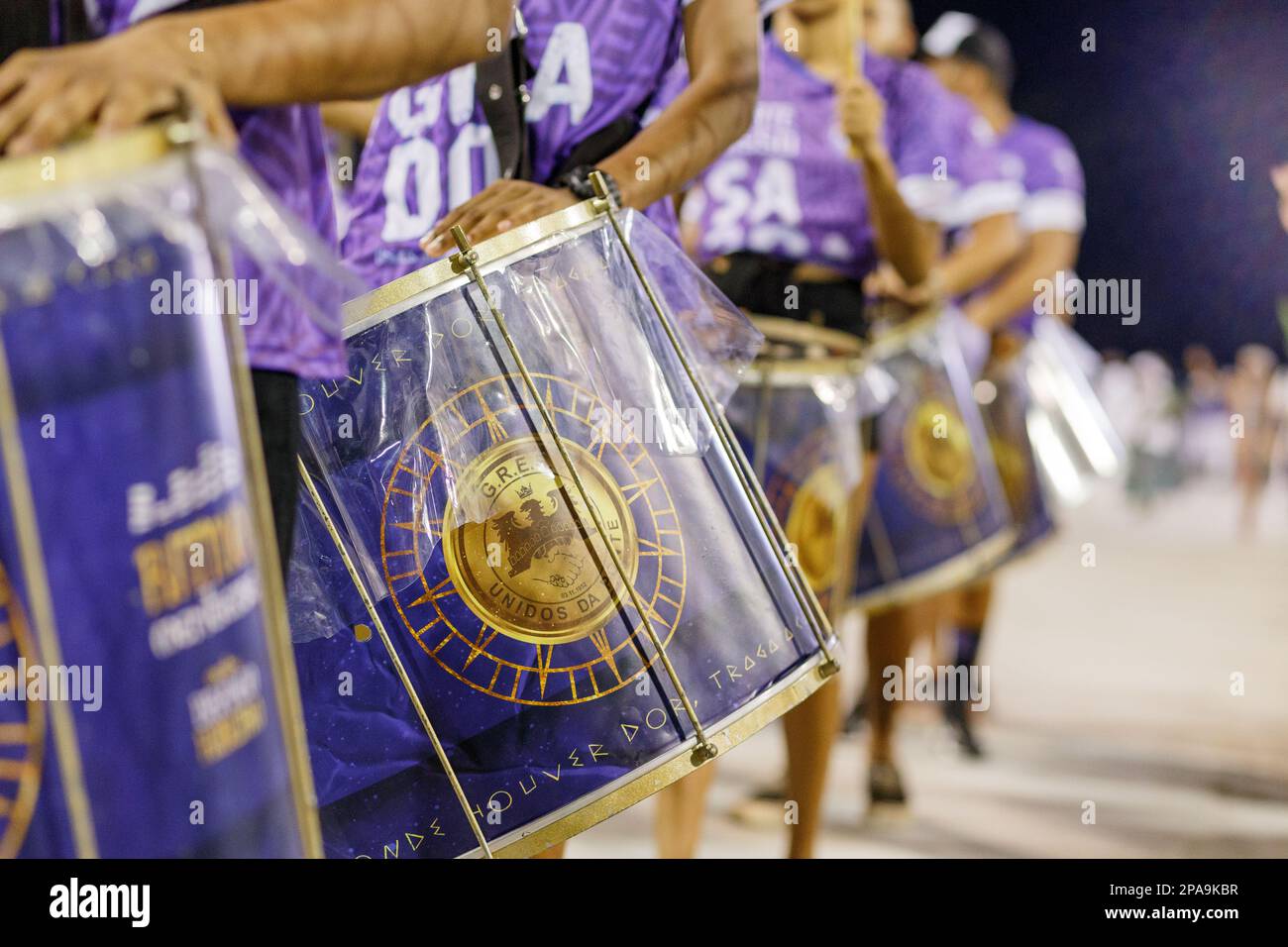 Batteria della scuola Unidos da Ponte samba - 21 gennaio 2023 : prova delle percussioni prima delle sfilate di Carnevale a Rio de Janeiro. Foto Stock