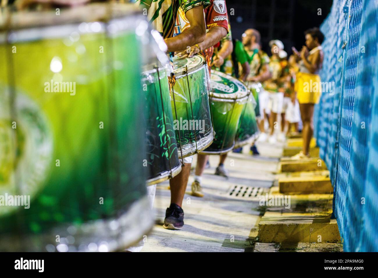 I tamburi della scuola di samba Império da Tijuca - 04 febbraio 2023 : la scuola di Samba che si svolge prima delle sfilate di Carnevale a Rio de Janeiro. Foto Stock