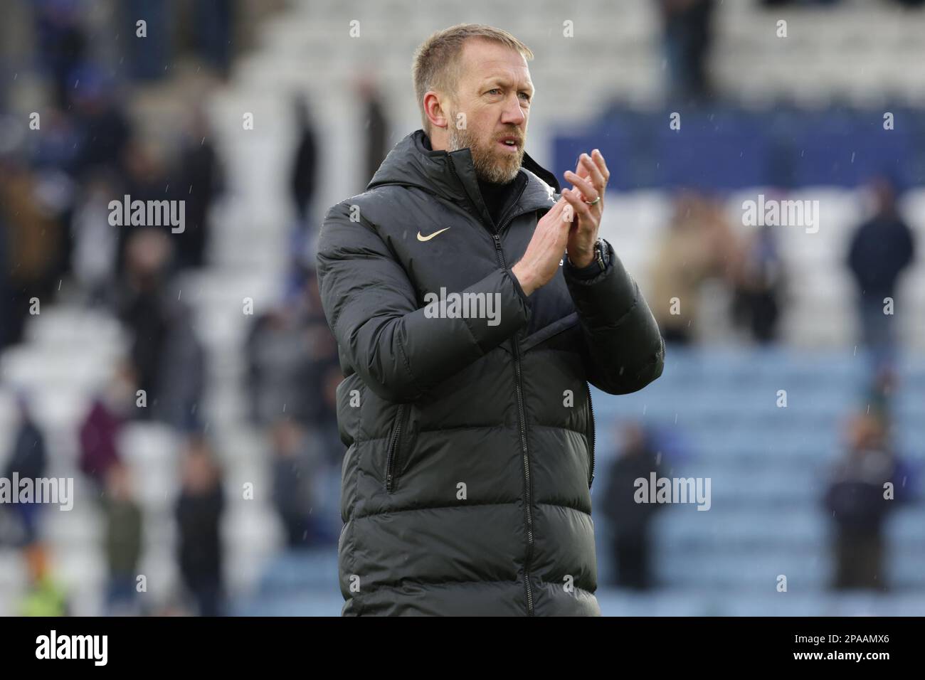 Graham Potter, manager di Chelsea, applaude i fan dopo la partita della Premier League tra Leicester City e Chelsea al King Power Stadium di Leicester sabato 11th marzo 2023. (Foto: John Cripps | NOTIZIE MI) Credit: NOTIZIE MI & Sport /Alamy Live News Foto Stock