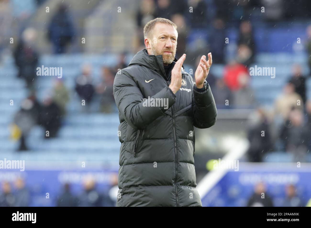 Graham Potter, manager di Chelsea, applaude i fan dopo la partita della Premier League tra Leicester City e Chelsea al King Power Stadium di Leicester sabato 11th marzo 2023. (Foto: John Cripps | NOTIZIE MI) Credit: NOTIZIE MI & Sport /Alamy Live News Foto Stock