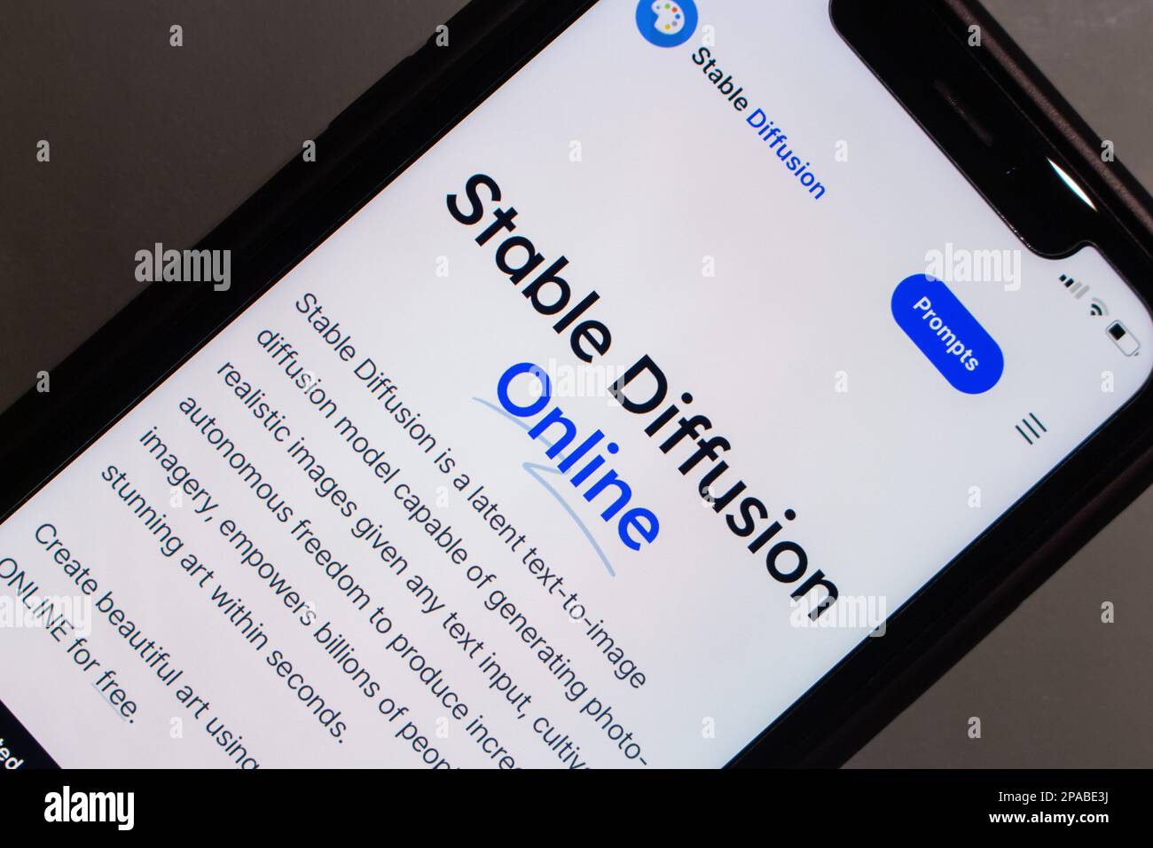Sito web di Stable Diffusion nel suo sito web su un iPhone. Stable Diffusion è un modello di sintesi delle immagini ai da testo a immagine con apprendimento profondo, rilasciato nel 2022 Foto Stock