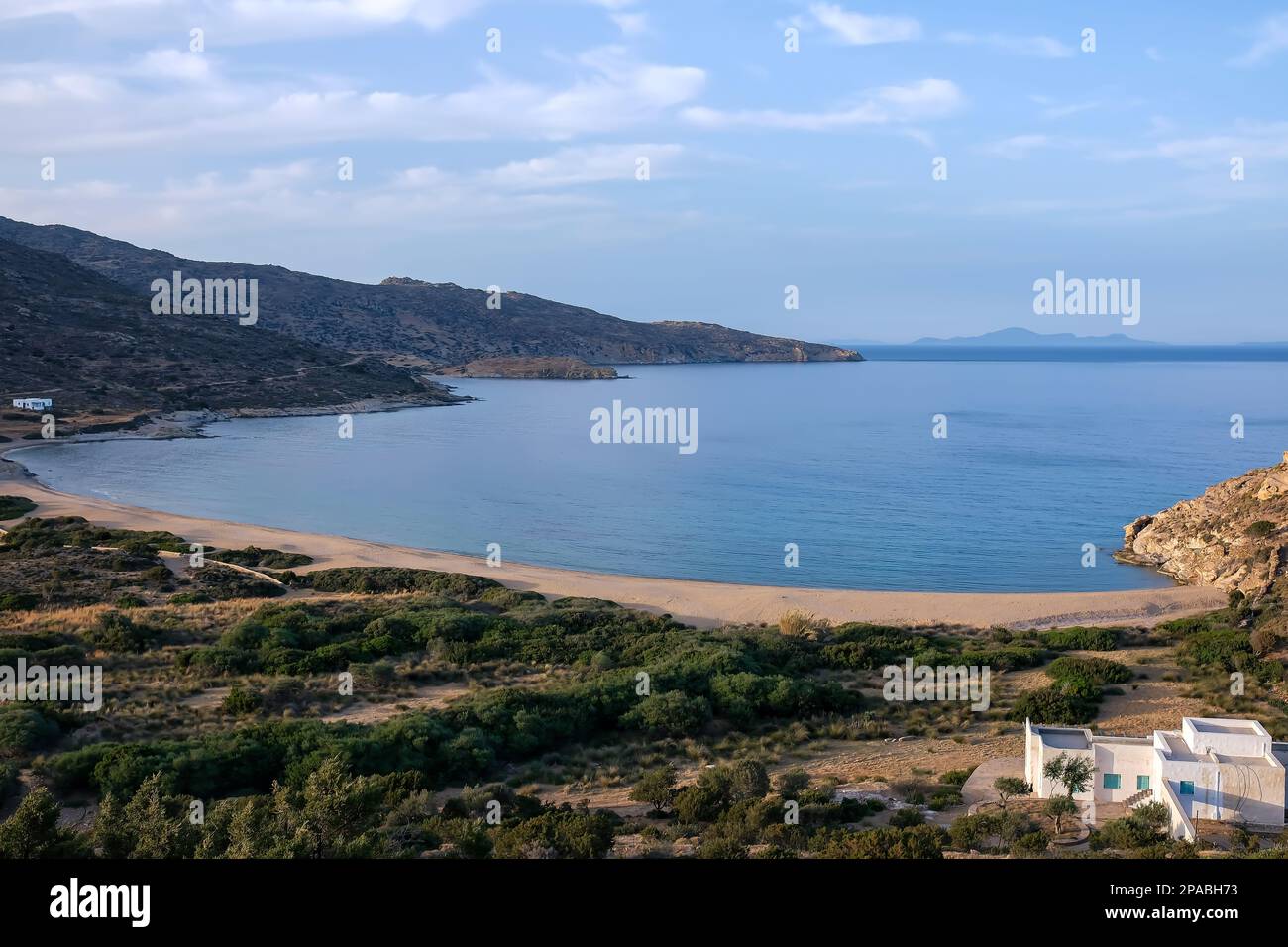 Vista panoramica sulla splendida spiaggia di sabbia di Kalamos in Grecia Foto Stock