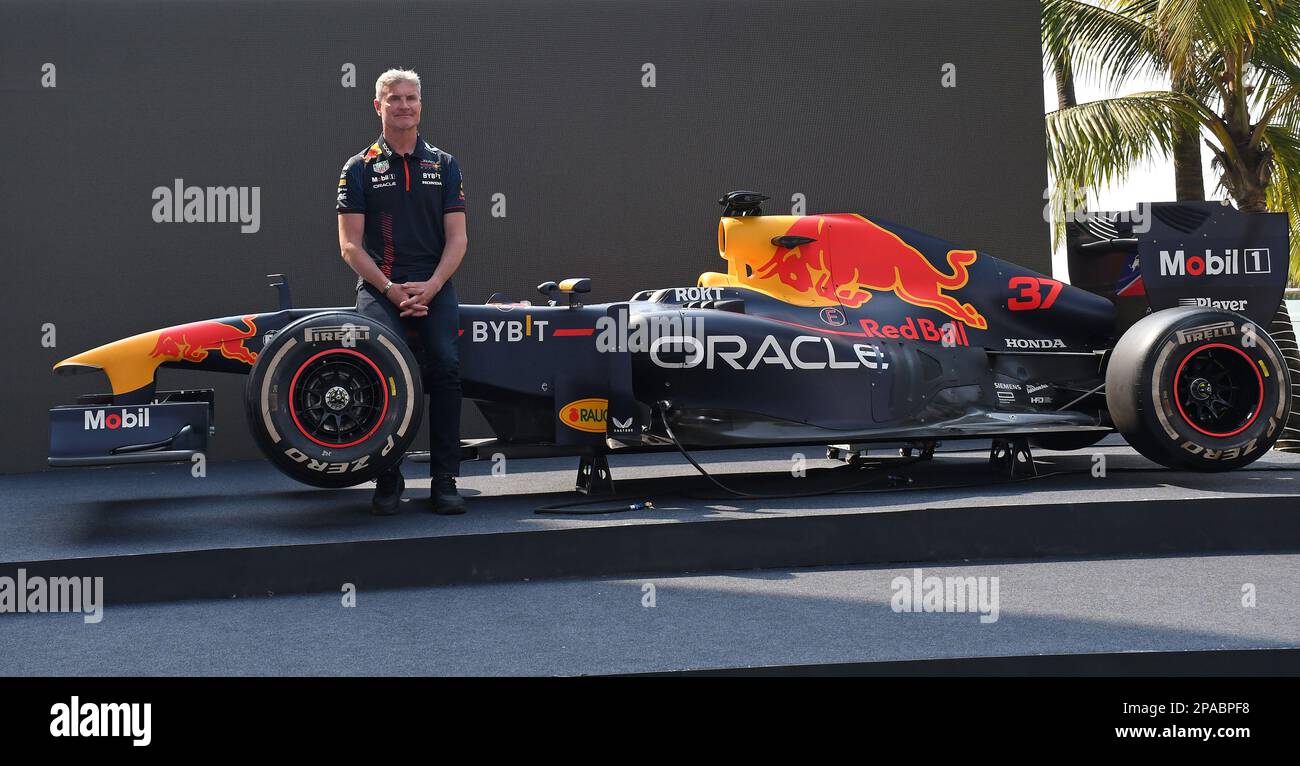 Mumbai, Maharashtra, India. 11th Mar, 2023. L'ex pilota di auto di Formula uno David Coulthard posa per una foto con la Red Bull RB7 Formula uno in occasione di una conferenza stampa a Mumbai. (Credit Image: © Ashish Vaishnav/SOPA Images via ZUMA Press Wire) SOLO PER USO EDITORIALE! Non per USO commerciale! Foto Stock