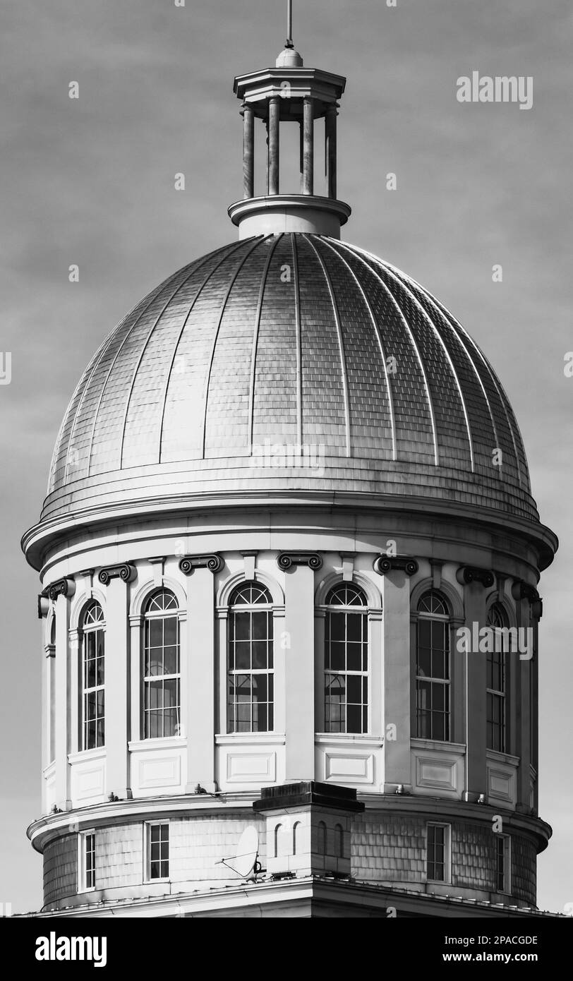 Montreal, Quebec, Canada, 2023 marzo, la cupola del Marché Bonsecours, architettura - Bianco e nero Foto Stock