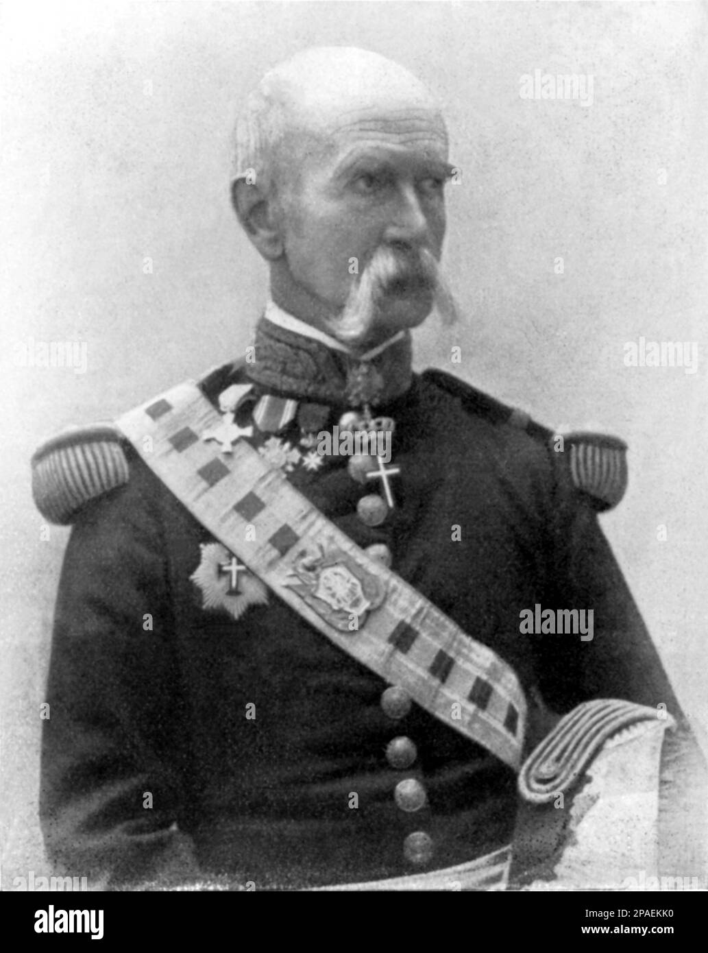 1895 ca , Roma , ITALIA : il principe italiano EMILIO ALTIERI di Oriolo ( 1819 - 1900 ) , sposò nel 1843 con la contessa Beatrice Archinto ( 1823 - 1899 ). Padre del principe Paolo Altieri di Viano (1849-1901) e altre quattro figlie sposarono con la più alta nobiltà italiana: marchese Revedin di San Martino , marchese Theodoli di Sambuci di San Vito e Pisoniano , conte Rocca saporiti marchese della Sforzesca e principe Boncompagni Ludovisi Duca di Sora . - Nobiltà italiana - nobiltà - ritratto - ritratto - BELLE EPOQUE - uomo anziano vecchio - uomo antico - baffi - baffi - medagli Foto Stock