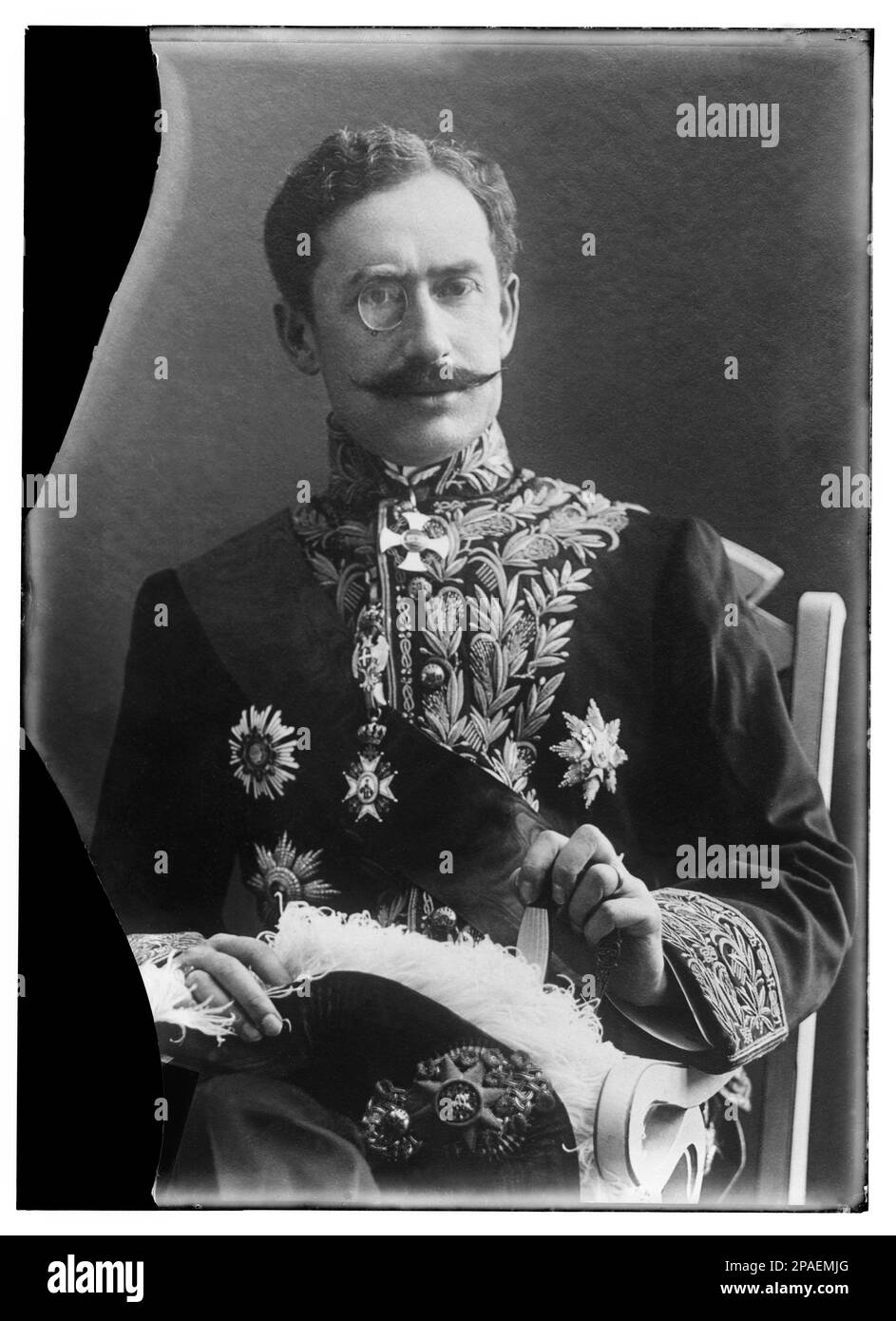 Il politico italiano Barone Camillo Romano AVEZZANA ( Napoli , 1867 – Eboli , 1949 ), ambasciatore negli USA . Senatore del Regno d'Italia dal 1934 . Figlio del magistrato Domenico ROMANO e Pierina AVEZZANA . Sposato due volte: Con american Marie Jaqueline Taylor e Felicita la Francesca . Una sola figlia di nome Jolanda Romano Avezzana .- Avezzano - barone - foto storiche - foto storica - ritratto - Nobiltà italiana - nobiltà - nobili italiani - nobile - ITALIA - Ambasciatore - feluca - medaglie - medaglie - decorazioni - diplomatico - baffi - baffi - Foto Stock