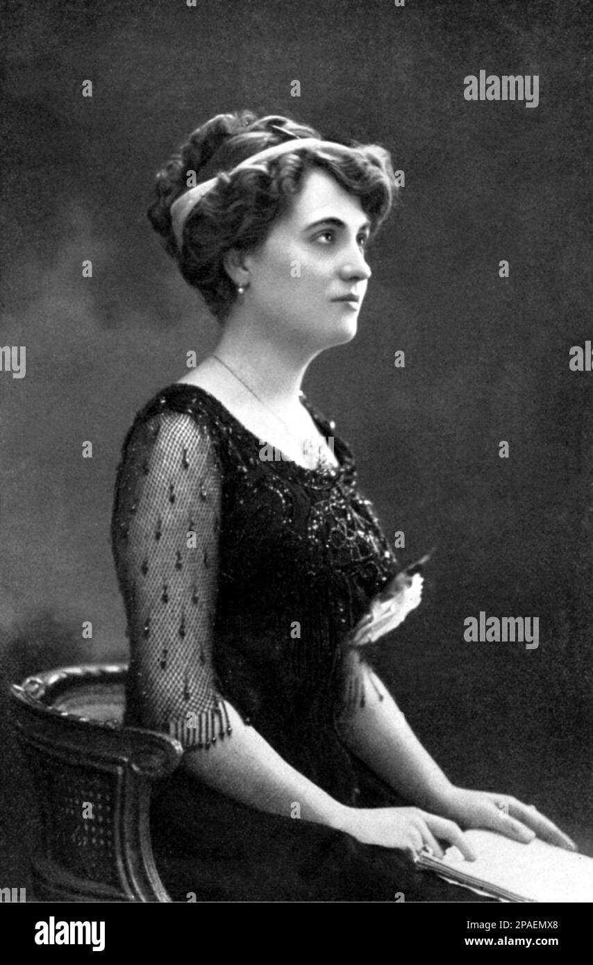 1910, Parigi , FRANCIA : la cantante soprano DELL'Opera francese LOUISE Barthé . - OPERA - cantata lirica - classica - classica - classica - collana - collana - chignon -- BARTHE - BARTHE' --- ARCHIVIO GBB Foto Stock