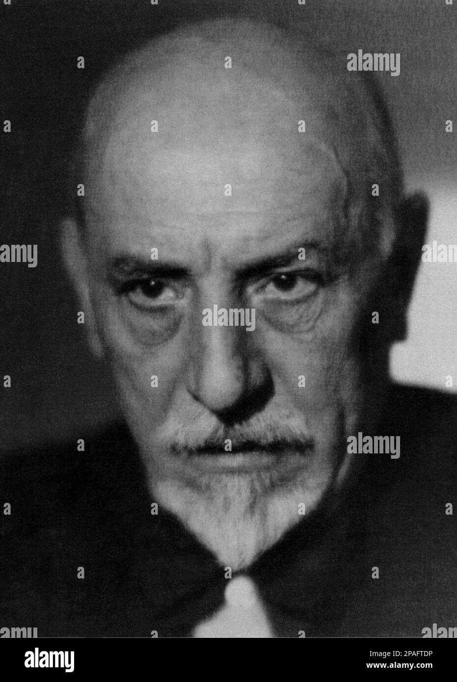 1929 , 4 novembre , Torino , Italia : il drammaturgo italiano LUIGI PIRANDELLO ( 1867 - 1936 ) e il premio Nobel 1934 - LETTERATO - SCRITTORE - LETTERATURA - LETTERATURA - drammaturgo - drammaturgo - Teatro - TEATRO - commediografo - TEATRO - TEATRO - TEATRO - TEATRO - TEATRO - TEATRO - TEATRO - TEATRO - TEATRO - Teatro - Teatro - Teatro ---- ARCHIVIO GBB Foto Stock