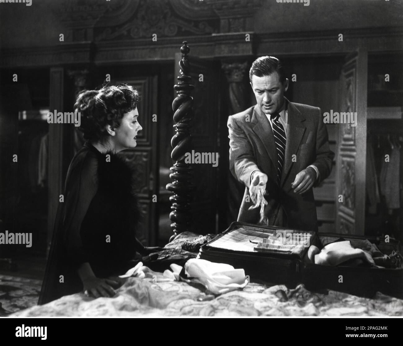 1951 : l'attrice cinematografica GLORIA SWANSON ( Chicago 1898 - New York 1983 ) come norma Desmond in SUNSET BOULEVARD ( Viale del Tramonto ) di Billy Wilder, con WILLIAM HOLDEN , costume di Edith HEAD , Pubblicity supremo ancora - FILM - CINEMA - attrice cinematografica - VAMP - DIVA - DIVINA - DIVINE - Hollywood on Hollywood - assassina - killer - pazzo - pazza - pazzo - matto - malato di mente ---- ARCHIVIO GBB Foto Stock