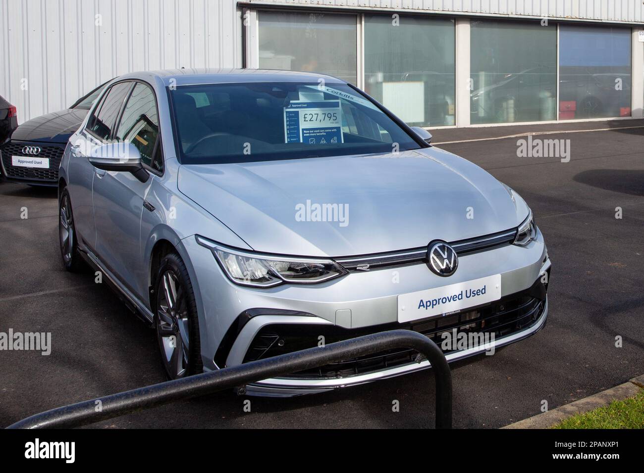 2022 Silver Volkswagen Golf R-Line TSI, 1,5Tsi EVO 130 Start/Stop Prezzi di seconda mano VW Volkswagen Cars, per la vendita a Corkhills, Southport, UK Foto Stock