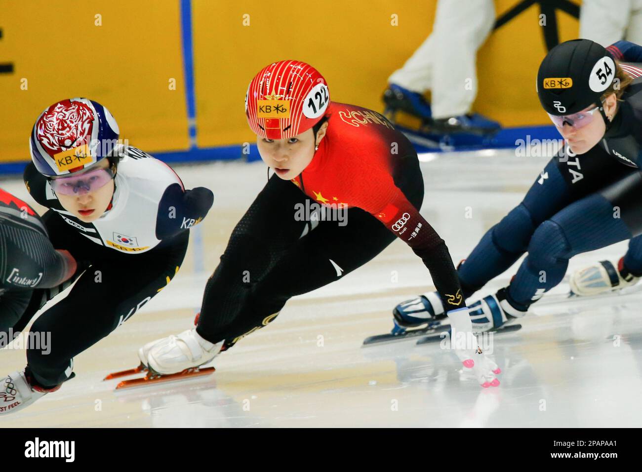 Seul, Corea del Sud. 12th Mar, 2023. Gong li (C) della Cina compete durante le quarti di finale delle 1000m donne al Campionato Mondiale di velocità di pista corta ISU a Seoul, Corea del Sud, 12 marzo 2023. Credit: Wang Yiliang/Xinhua/Alamy Live News Foto Stock