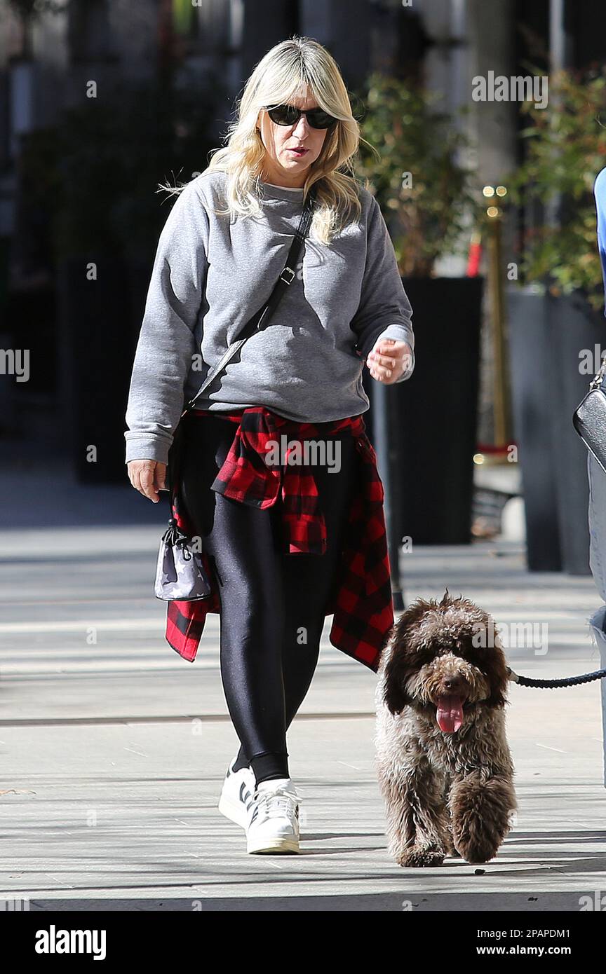 Milano, IT. 11th Mar, 2023. Katia Follesa con il marito Angelo Pisani e la figlia Agata per una passeggiata in corso Sempione Credit: Independent Photo Agency/Alamy Live News Foto Stock