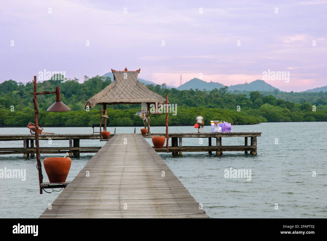 Cena romantica sul Molo nel nord di Bali Foto Stock