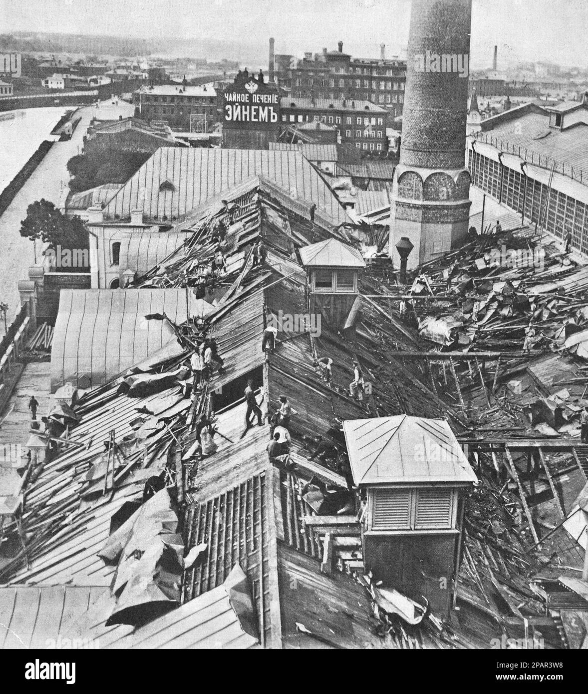 Vista sul tetto dell'edificio della centrale dopo l'incendio del 31 maggio 1910 a Mosca. Foto dal 1910. Foto Stock