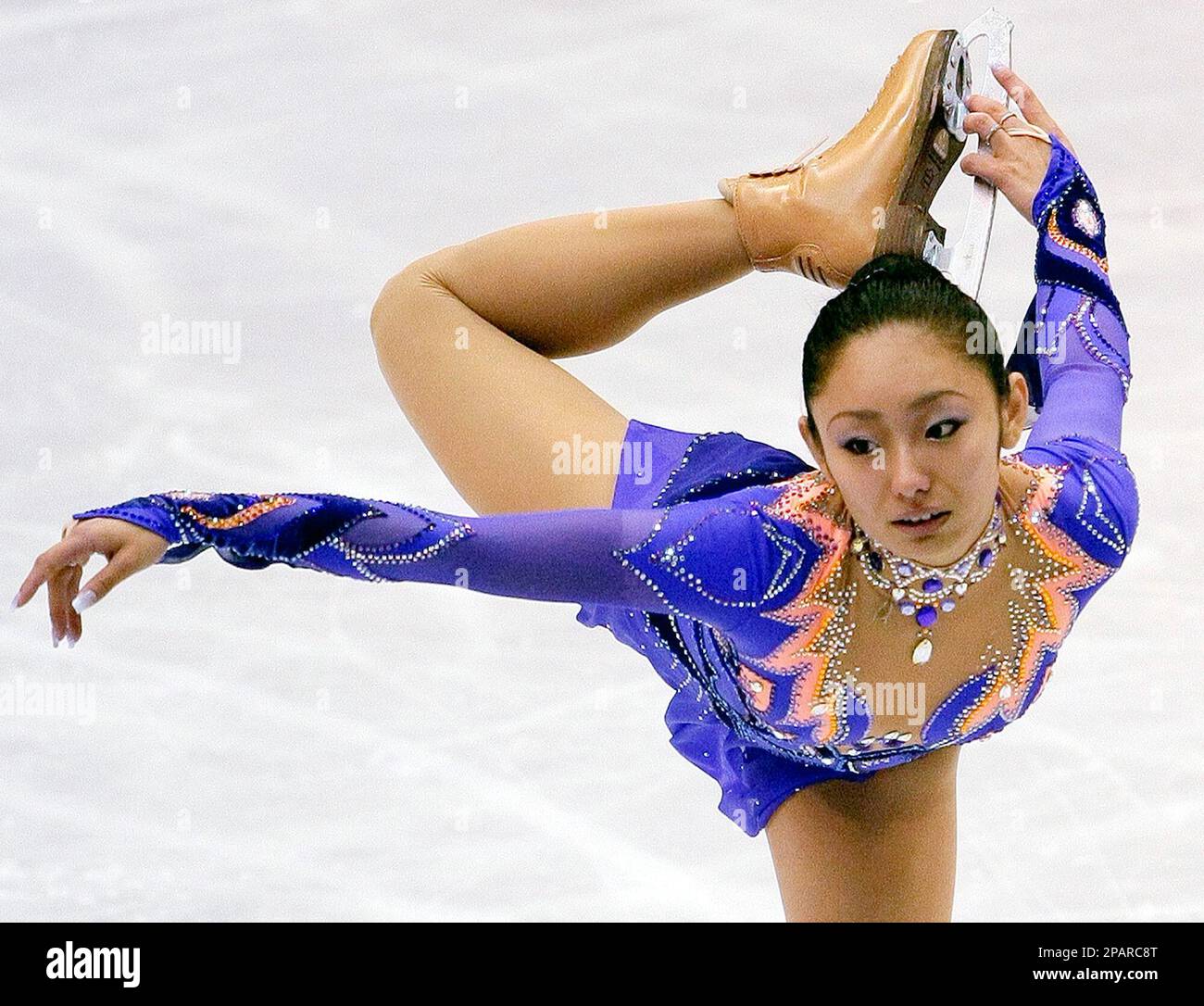Miki Ando of Japan competes in the ladies short program during the NHK Trophy Figure Skating Grand Prix in Sendai, northern Japan, Friday, Nov. 30, 2007. (AP Photo/Itsuo Inouye) Foto Stock
