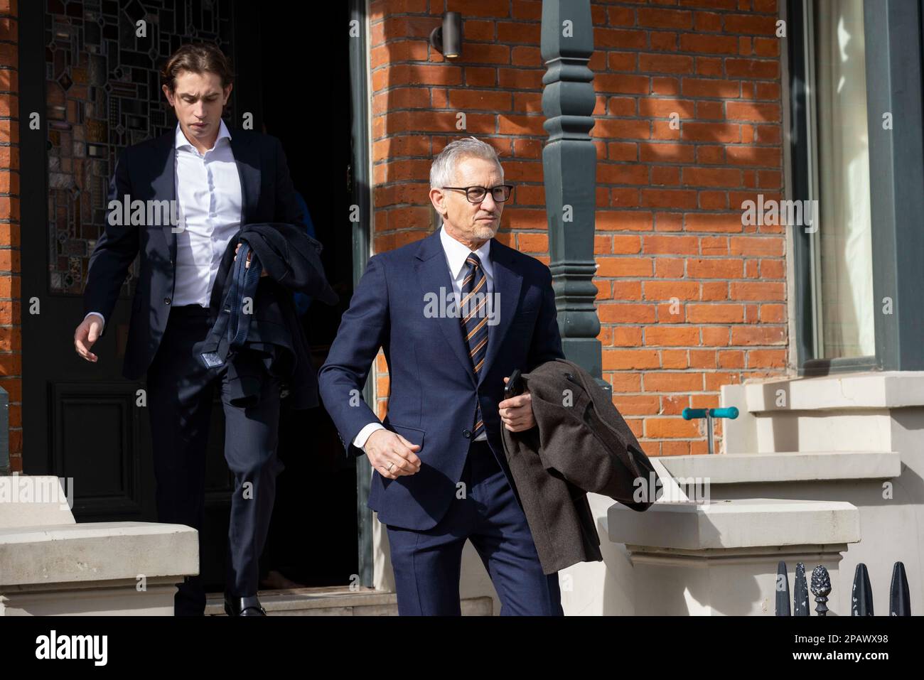 Gary Lineker. Il presentatore Match of the Day lo lascia a casa questa mattina a Barnes dopo che il suo show è stato messo in attesa mentre i colloqui continuano con la BBC per quanto riguarda le sue osservazioni Tweet. Barnes, South West London, UK Credit: Jeff Gilbert/Alamy Live News Foto Stock