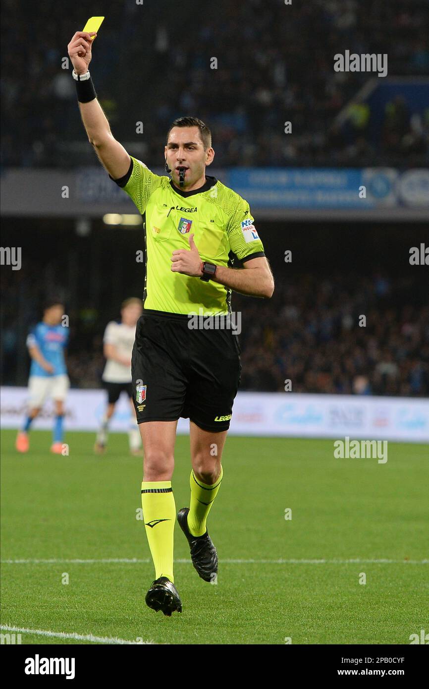 Il direttore di gara Andrea Colomba durante la Serie A match tra SSC Napoli e Atalanta BC a Diego Armando Maradona Stadium Credit: Live Media Publishing Group/Alamy Live News Foto Stock