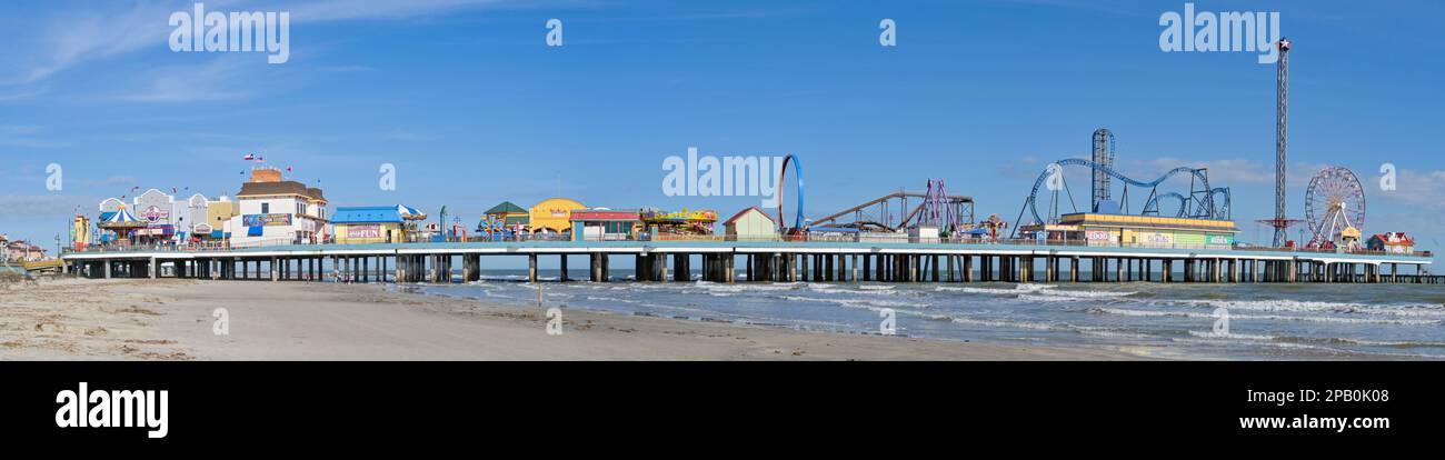 Galveston, Texas, USA - 2023 febbraio: Vista panoramica dello storico molo sul lungomare di Galveston Foto Stock
