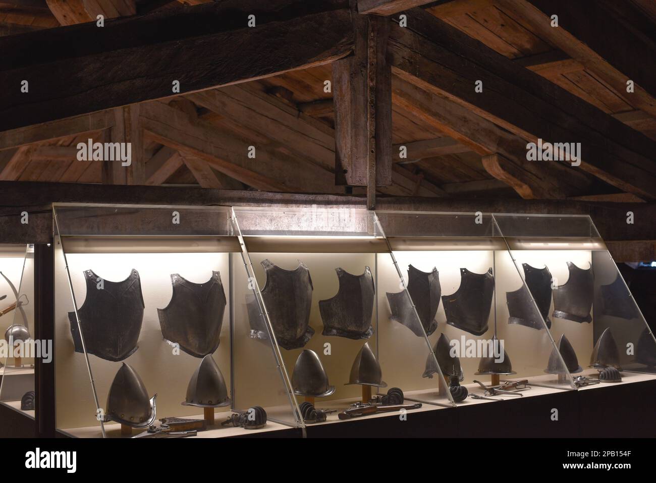 Venezia, Italia - 15 Nov 2022: Armatura medievale in mostra al Palazzo Ducale Foto Stock