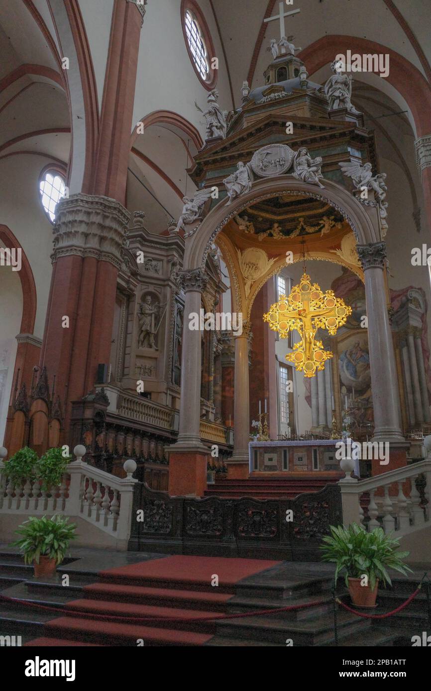 Bologna, Italia - 17 Nov, 2022: Interno della Basilica di San Petronio Foto Stock