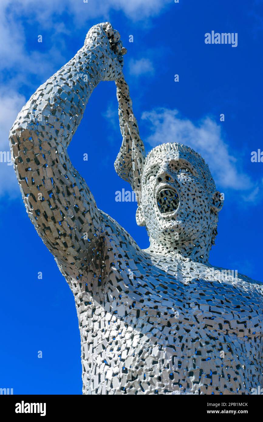 Statua di Sergio Aguero, dello scultore Andy Scott, presso l'Etihad Stadium, Manchester, Inghilterra, Regno Unito Foto Stock