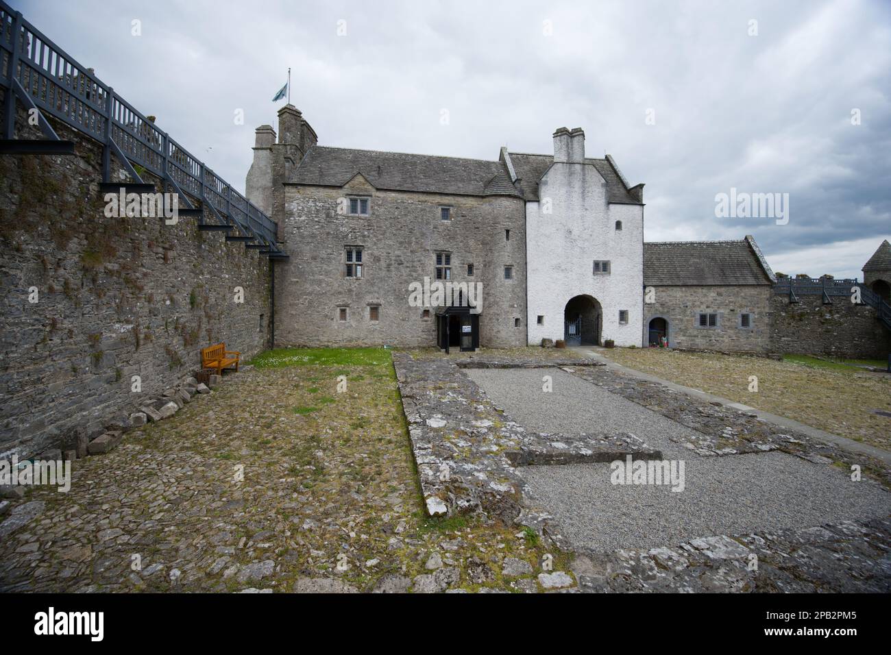 Parke's Castle, conosciuto anche come o'Rourke's Castle o Newtown Castle a Lough Gill, County Leitrim EIRE Foto Stock