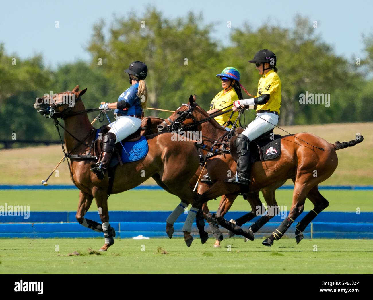 Port Mayaca, Stati Uniti. 12th Mar, 2023. 3/10/23 Port Mayaca, Florida Nina Clarkin, Erica Gandomcar cavalca per Dundas durante la DUNDAS VS EL CID FITNESS durante la US Women's Polo 18-24 Goal Cup 2023 Semifinali, tenutosi presso il Port Mayaca Polo Grounds a Port Mayaca, Florida, venerdì 10 marzo 2023. Credit: Jennifer Graylock/Alamy Live News Foto Stock